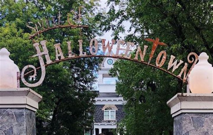 Halloweentown Filming Locations: Where Was the Fantasy Movie Filmed? - SarkariResult