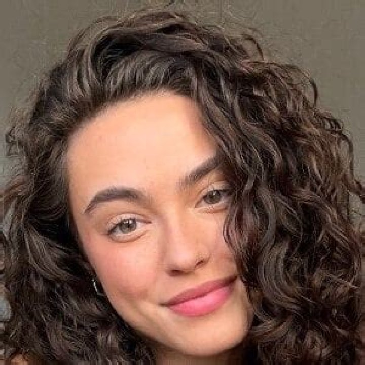 Kiana Davis Net Worth