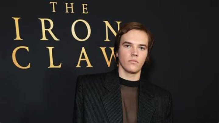 Stanley Simons Net Worth