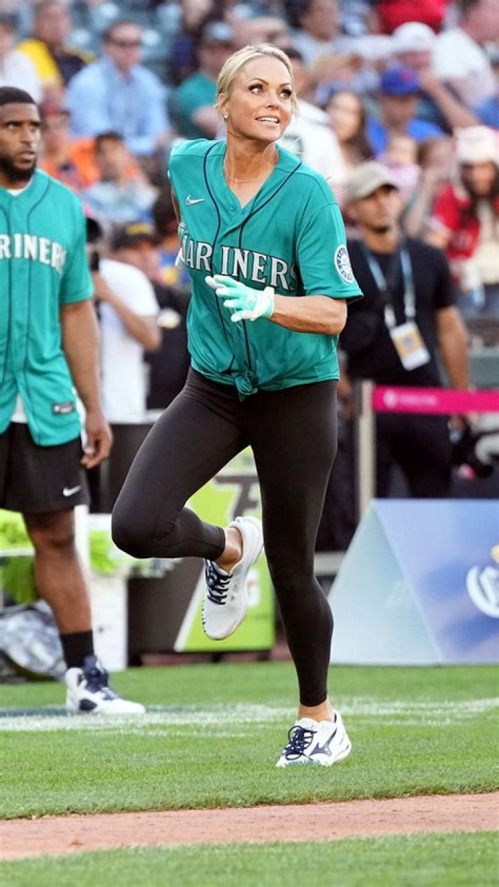 What inspired Jennie Finch to play softball?