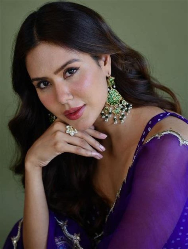 What Is The Religion Of Actress Sonam Bajwa And Is She A Sikh Or Christian - SarkariResult